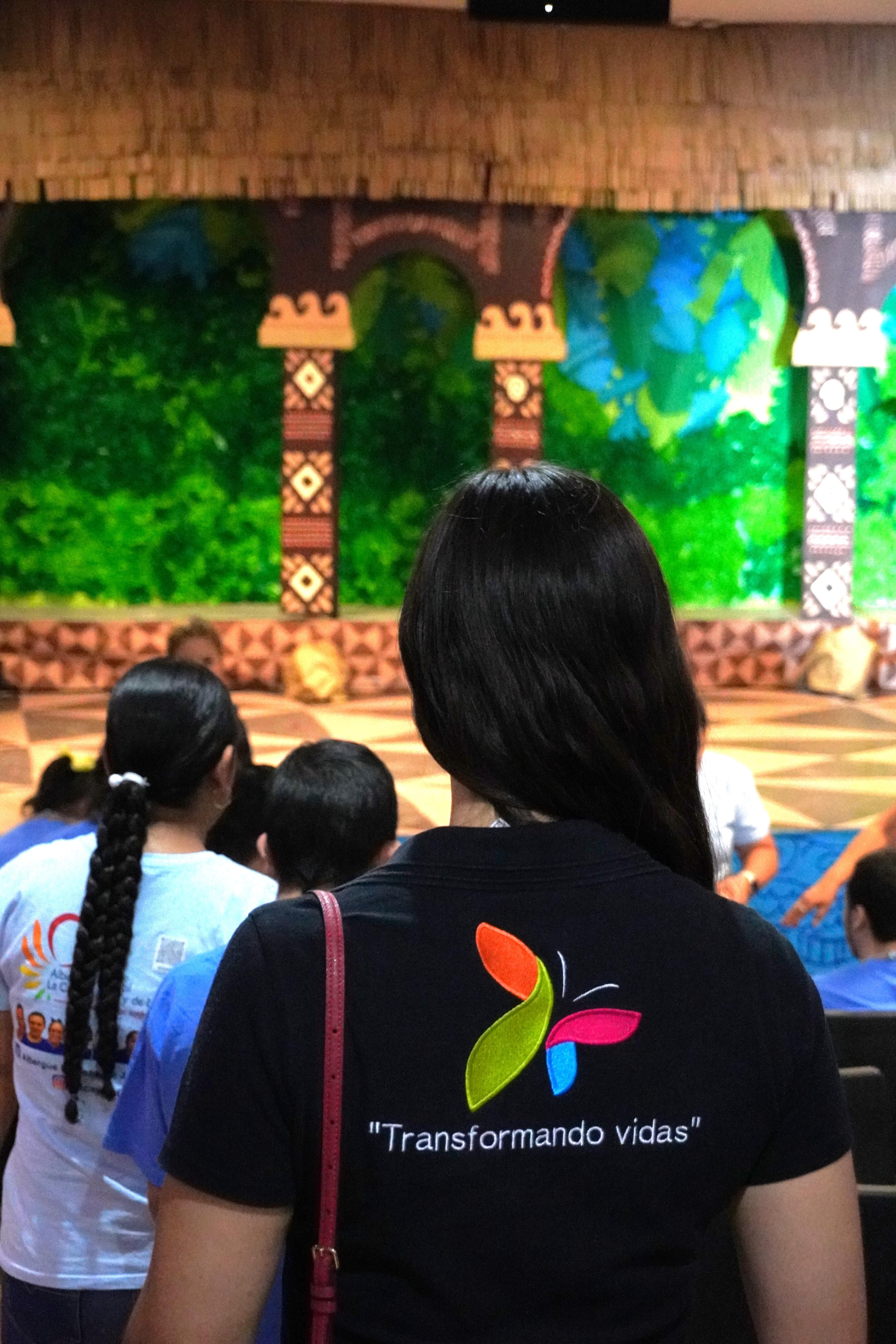Voluntaria de Adaimar en evento con niños